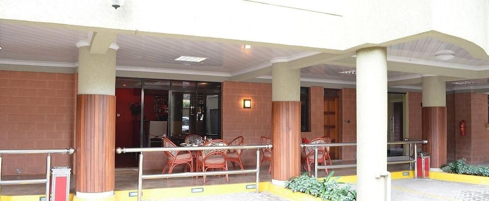 Fahari Palace Serviced Apartments Nairobi Buitenkant foto